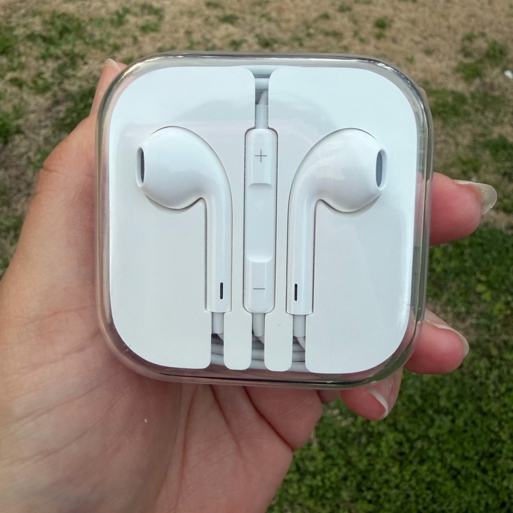 White Wired Apple Earbuds With Case